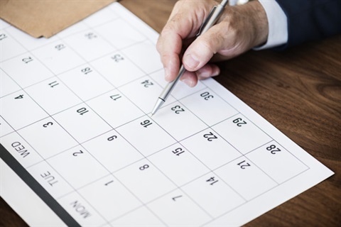 businessman-marking-calendar-appointment_53876-14778_1.jpg