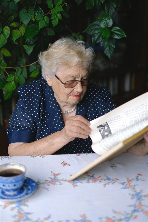 elderly-woman-with-book-and-tea