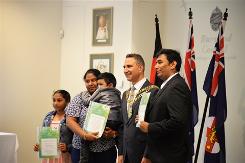 Citizenship_ceremony_with_Mayor_and_new_citizens_family
